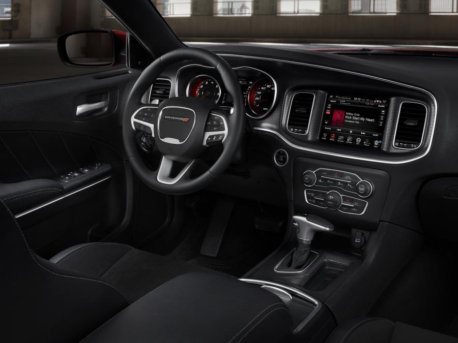  Dodge Charger R/T 2015 года  (фото 12 из 61)